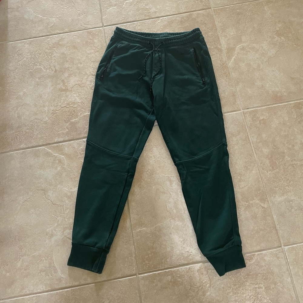 Hunter green American eagle joggers